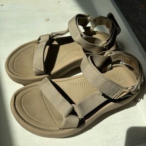 Teva HURRICANE XLT2 AMPSOLE size 8 in beige worn once like new!